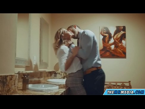 ❤️ Бүкіл аққұба сізді қоғамдық дәретханада азғырғанда ️❌ Секс бойынша порно kk.desixxxtube.ru ﹏